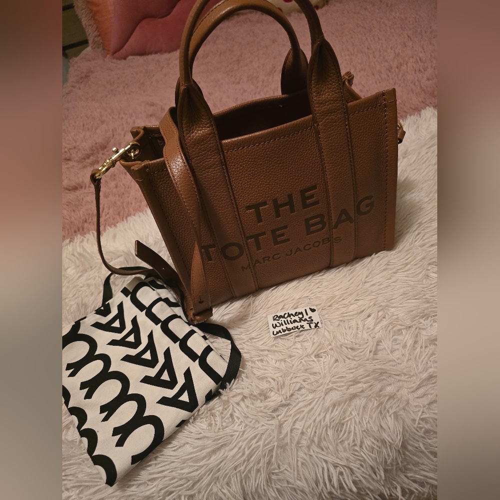 Marc Jacobs Brown Tote Bag with Elegant Design
